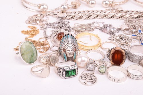 Lot 109 - A collection of assorted white metal jewellery...