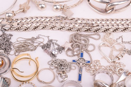 Lot 109 - A collection of assorted white metal jewellery...