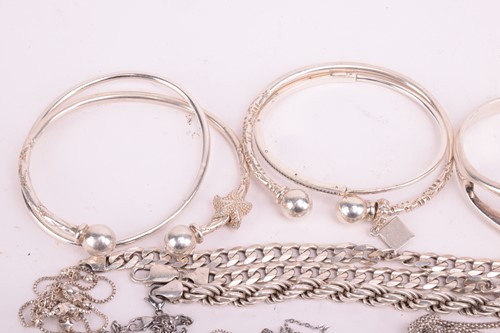 Lot 109 - A collection of assorted white metal jewellery...