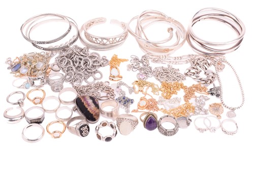 Lot 37 - A collection of white metal jewellery...