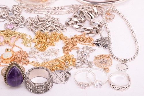 Lot 37 - A collection of white metal jewellery...