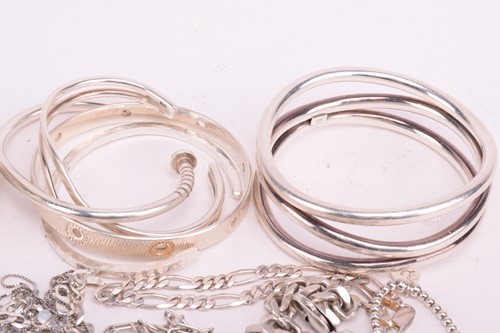 Lot 37 - A collection of white metal jewellery...