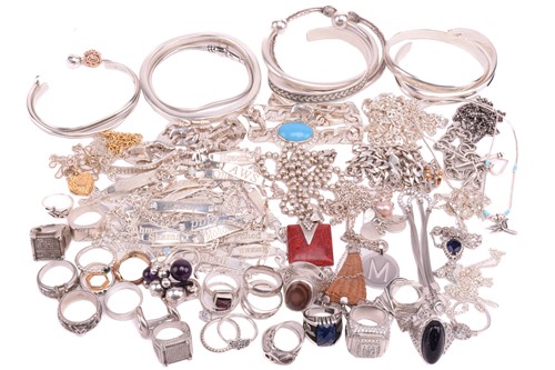 Lot 216 - A collection of white metal jewellery...