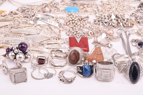 Lot 216 - A collection of white metal jewellery...