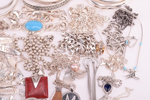 Lot 216 - A collection of white metal jewellery...