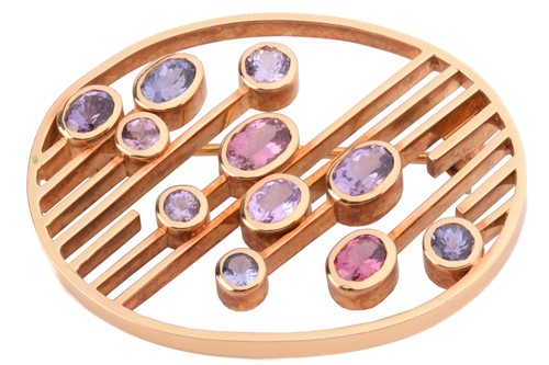 Lot 148 - A modernist oval spinel brooch, set with...