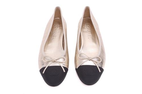 Lot 118 - Chanel - a pair of two-tone ballet flats in...
