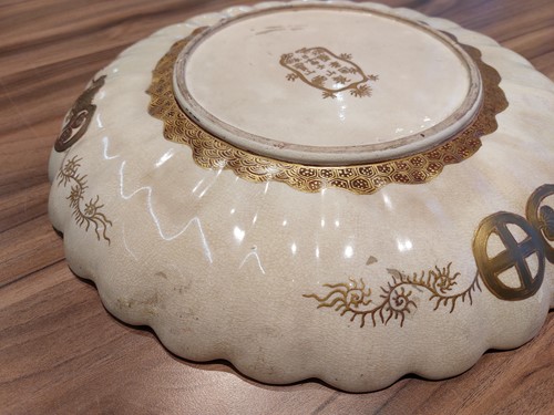 Lot 69 - A large Japanese Satsuma pottery petal-edged...