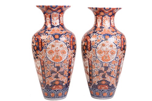Lot 101 - A pair of very large Japanese Imari porcelain...