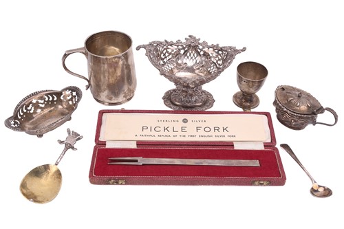 Lot 511 - A small collection of silver items including,...