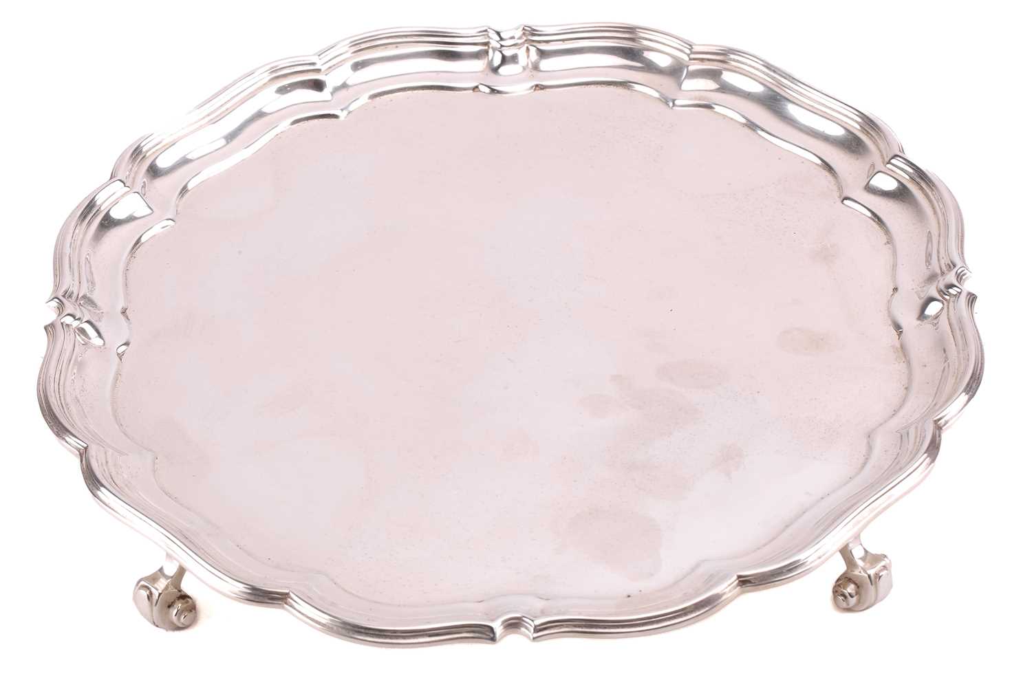 Lot 354 - A 20th-century silver salver, by George