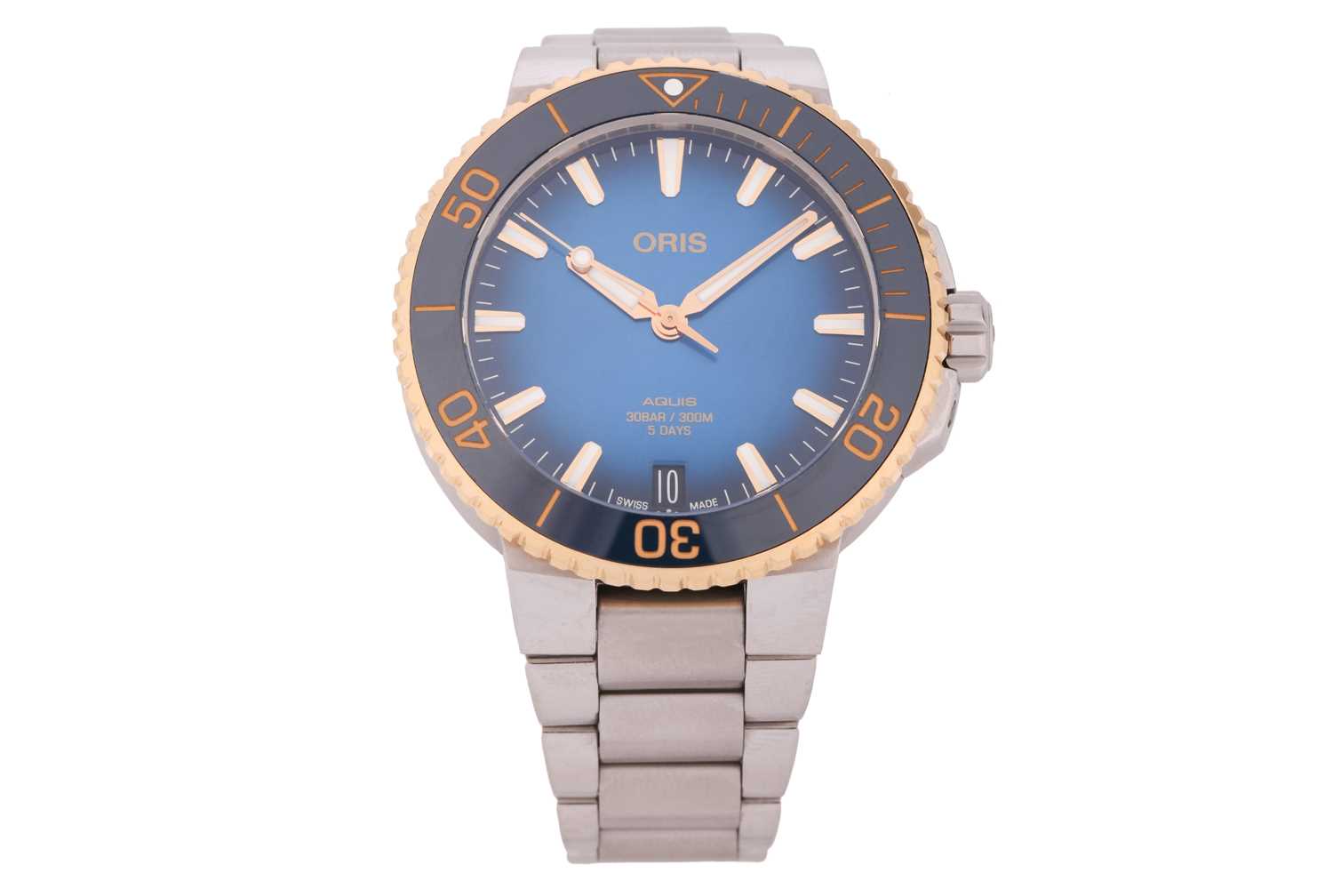 Lot 292 - An Oris Aquis Date bi-metal divers watch with...