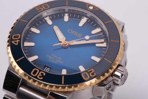 Lot 292 - An Oris Aquis Date bi-metal divers watch with...