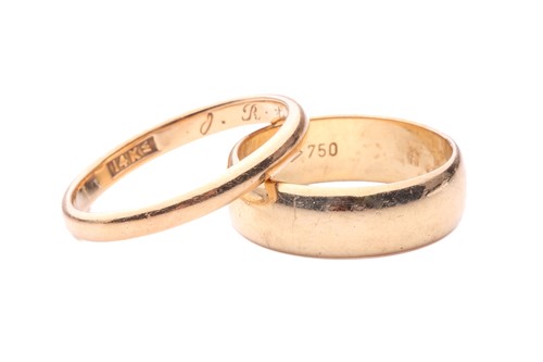 Lot 122 - A wedding ring marked '750', ring size M 1/2,...