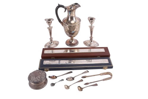 Lot 362 - A contemporary presentation cased heavy silver...