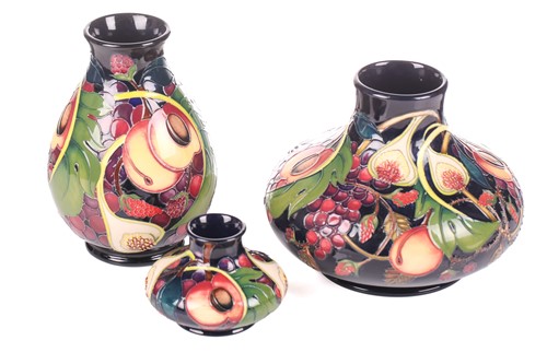 Lot 226 - A Moorcroft Pottery 'Queen's Choice' pattern...