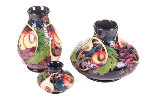 Lot 226 - A Moorcroft Pottery 'Queen's Choice' pattern...