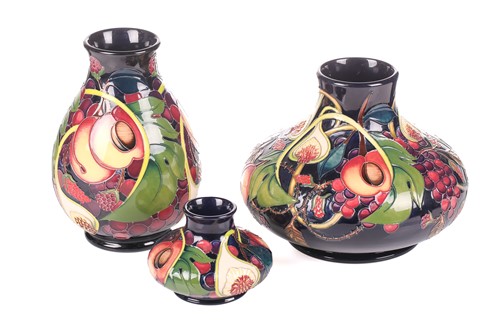 Lot 226 - A Moorcroft Pottery 'Queen's Choice' pattern...