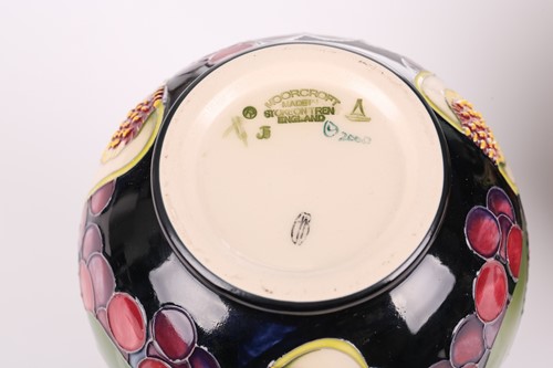 Lot 226 - A Moorcroft Pottery 'Queen's Choice' pattern...