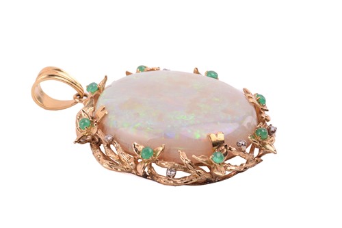 Lot 121 - A very large opal pendant, the precious opal...