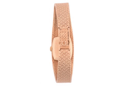 Lot 351 - An Omega Lady's dress watch in 9ct gold,...