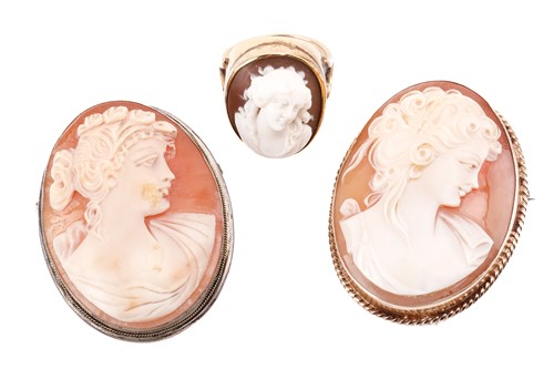 Lot 6 - A shell cameo ring featuring a profile of a...