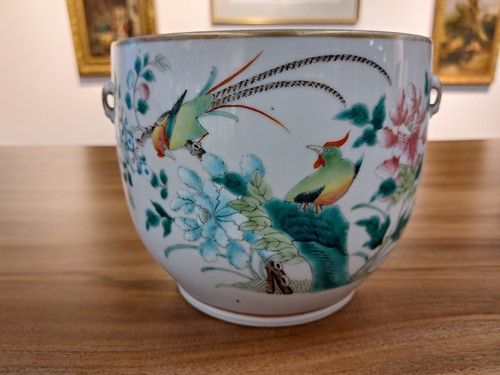 Lot 97 - A pair of Chinese Famile Rose porcelain cache...