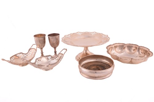 Lot 424 - A pair of oval twin handled nut dishes,...