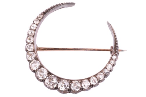 Lot 98 - An Early 20th-century diamond crescent brooch,...