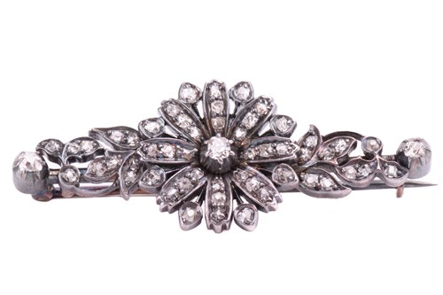 Lot 196 - A Victorian floral diamond brooch, of daisy...