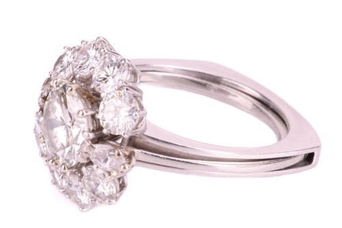 Lot 179 - A diamond solitaire ring convertible to...