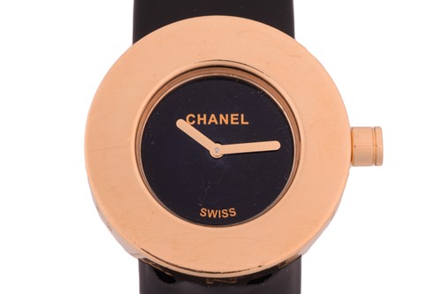 Lot 435 - A Chanel 18ct gold La Ronde watch Model: M0583...