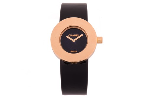 Lot 435 - A Chanel 18ct gold La Ronde watch Model: M0583...