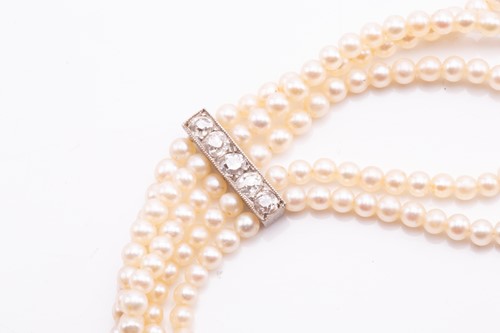 Lot 247 - A Belle Époque cultured pearl necklace with...