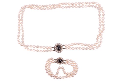 Lot 193 - A double-strand cultured pearl necklace and...