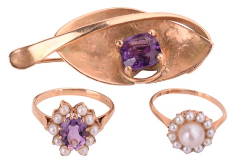 Lot 84 - A two gem-set dress rings and a foliate single...