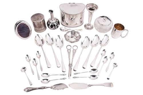 Lot 432 - A mixed collection of silver and plate,...