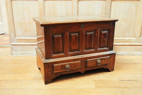 Lot 78 - An 18th century Welsh coffer bach, the hinged...