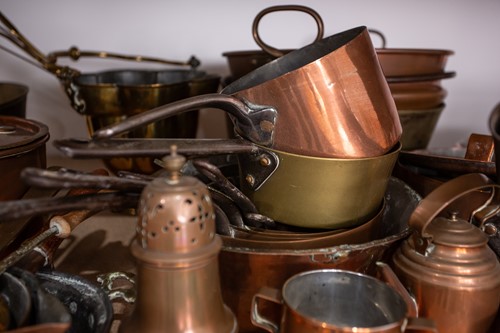 Lot 84 - A large collection of copper pans, kettles,...