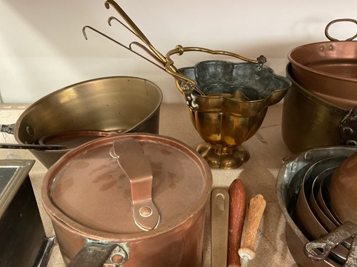 Lot 84 - A large collection of copper pans, kettles,...