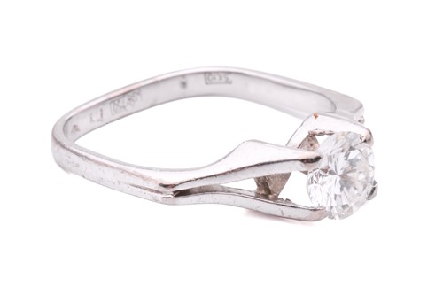 Lot 202 - A diamond solitaire ring, centred with a...