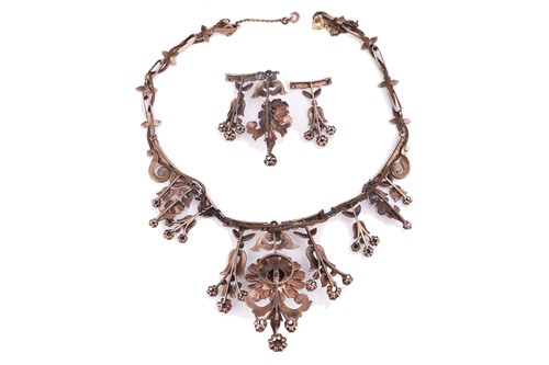Lot 253 - A Late Ottoman floral fringe necklace set with...