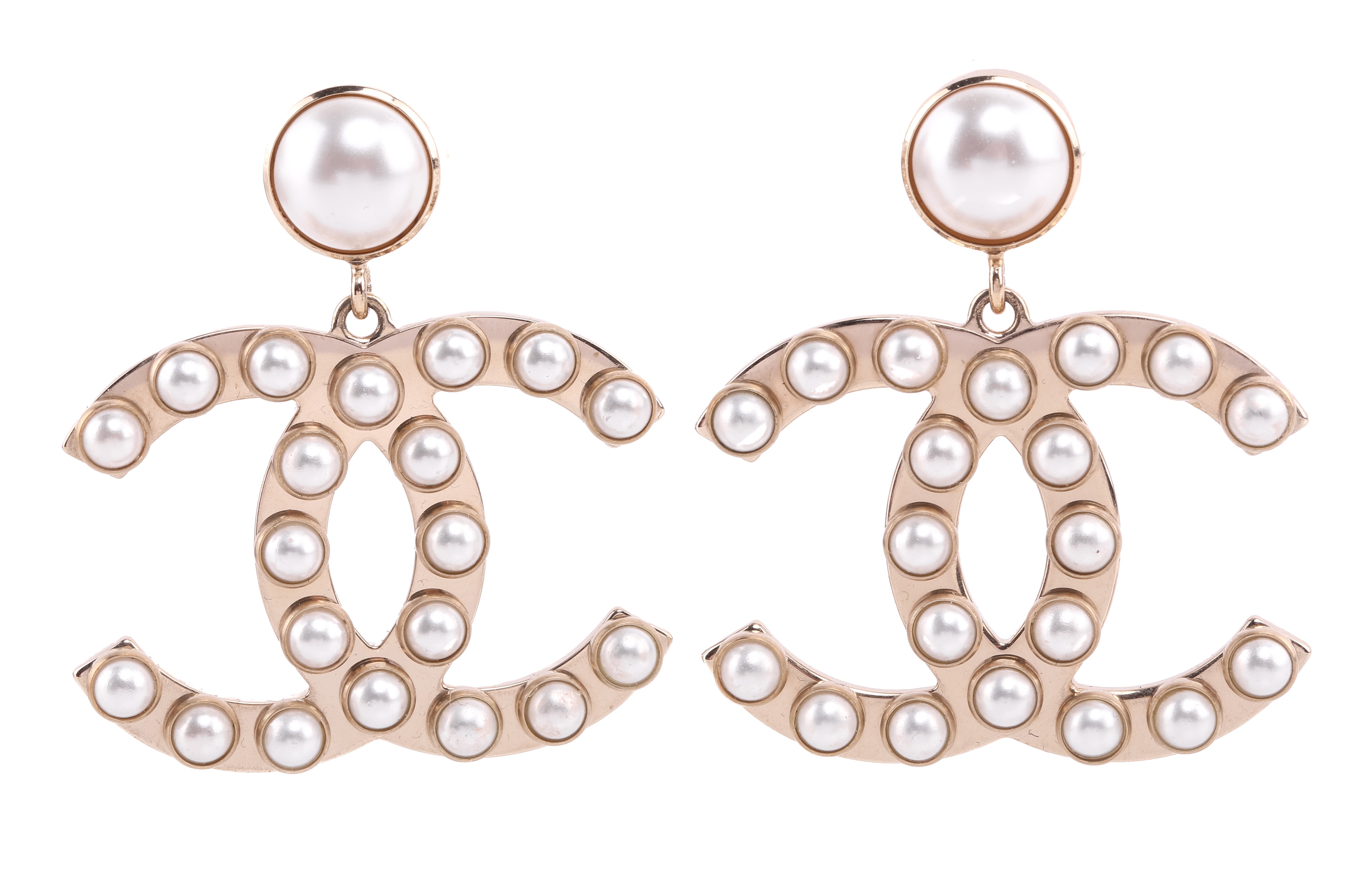 Lot 81 - Chanel - a pair of interlocking CC logo drop