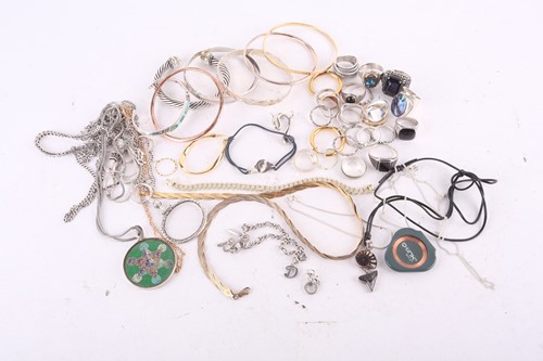 Lot 87 - Assorted white metal jewellery, including...