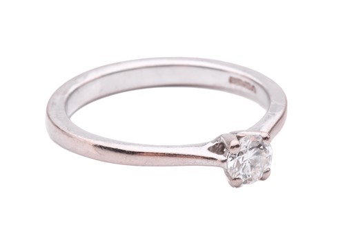 Lot 35 - A diamond solitaire ring, set with a round...