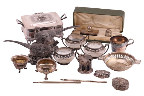 Lot 455 - A collection of silver and other items...