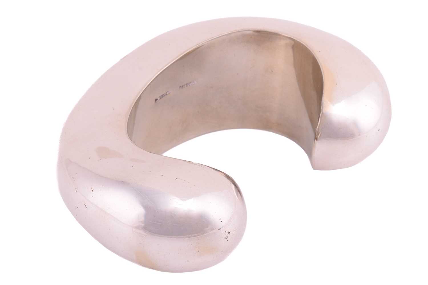 Lot 62 - Patricia Von Musulin - a large open cuff...
