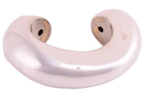 Lot 62 - Patricia Von Musulin - a large open cuff...