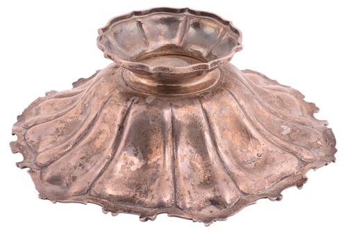Lot 533 - A large silver fruit bowl by Edward Barnard &...