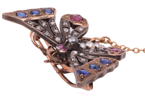 Lot 254 - A Victorian butterfly brooch in a naturalistic...